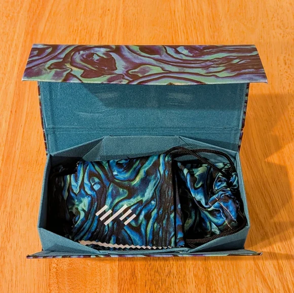 SLYK Shades - Vixen Abalone Ebony | Violet - Picture 4 of 6